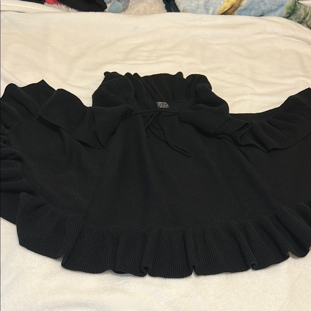 Elegant Black Ruffled Shawl